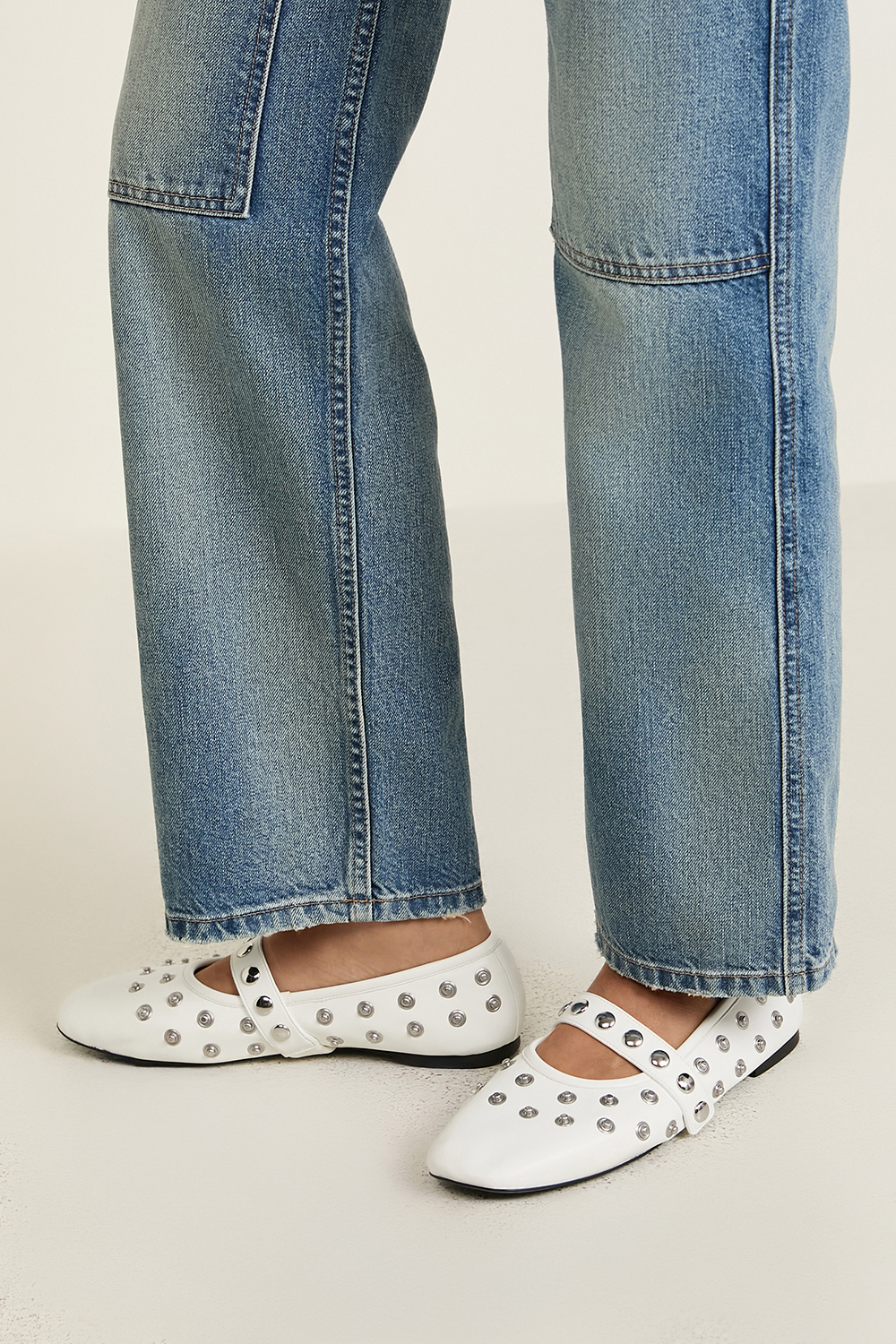 תמונת כל הלוק של נעלי בלרינה